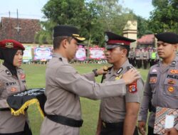Kapolres Bima Kota Sematkan Pangkat Baru kepada Sejumlah Personel, Tegaskan Amanah Lebih Besar