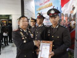 Polres Sumbawa Barat Gelar Syukuran Hari Bhayangkara ke-80, Personel Berprestasi Terima Penghargaan