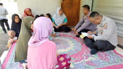 Sambang Dusun Gerepek, Sat Binmas Polres Lobar Sosialisasi Call Center 110