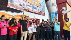 Semarak Hari Bhayangkara ke-80, Personel Brimob dan Bhayangkari Ikuti Fun Walk dan Senam Bersama di Sumbawa