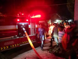 Respons Cepat Polsek Hu’u Tangani Kebakaran Rumah Panggung di Desa Cempi Jaya, Tidak Ada Korban Jiwa