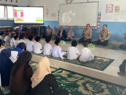 Personel Polsek Sukamulia Berikan Penyuluhan Bahaya Bullying, Miras, dan Narkoba pada Penutupan MPLS SD IT An-Nur NW Padamara