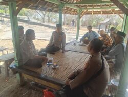 Kapolsek Jerowaru Lakukan Silaturahmi dengan Panitia Haul ke-11 Almagfurullah TGH. Sibawahi Mutawali Sembari Sampaikan Imbauan Kamtibmas