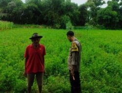 Bhabinkamtibmas Lombok Barat dampingi Petani Desa Bengkel