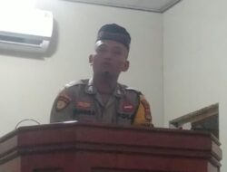 Jadi Khotib Sholat Jum,at Bhabinkamtibmas Polsek Woha Ajak Warga Jaga Silaturahmi