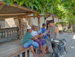 Bhabinkamtibmas Desa Wanasaba Sambangi Warga, Sosialisasikan Asta Cita dan Sampaikan Himbauan Kamtibmas