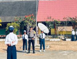 Jadi Irup Bendera di SMPN 2 Madapangga, Bhabinkamtibmas Polsek Madapangga Imbau Pelajar Hindari Bullying dan Jauhi Narkoba