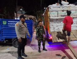 Bhabinkamtibmas Polsek Bolo Monitoring Penyaluran Bantuan Beras Bagi Warga Binaan di Desa Leu