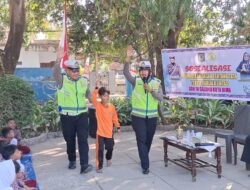 Police Goes To School, Sat Lantas Polres Bima Kota Edukasi Pelajar SDN 16 tentang Keselamatan Berlalu Lintas