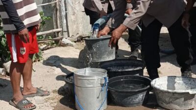 POLRES SUMBAWA BARAT SALURKAN BANTUAN AIR BERSIH BAGI MASYARAKAT DUSUN PINAMIN DESA POTO TANO