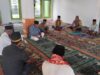 Sholat Dzuhur Bersama Warga Binaan, Bhabinkamtibmas Polsek Sanggar Imbau Warga Cegah Potensi Karhutla