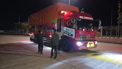Pemeriksaan Intensif di Pelabuhan Lembar, Kepolisian Sisir Penumpang dan Kendaraan KM Mutiara Ferindo I