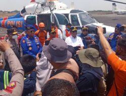 5. Angin 35 Knot Tak Halangi Helikopter Polri Evakuasi Jenazah Korban KM Virgo