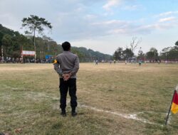Amankan Turnamen Sepak Bola Mini Bupati Cup 2026, Bhabinkamtibmas Jaga Kondusifitas di Batu Dulang