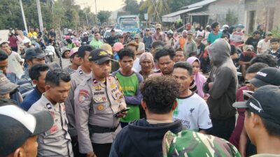 Polisi Negosiasi Massa, Blokade Jalan di Banggo Berhasil Dibuka, Arus Lalu Lintas Kembali Lancar