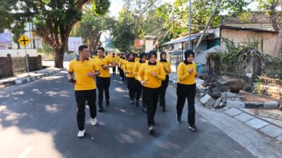 Pastikan Kebugaran Personel, Kapolresta Loteng Pimpin Olahraga Bersama