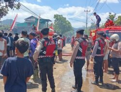 Patroli di Tepas, Sat Samapta Polres Sumbawa Barat Sigap Bantu Evakuasi dan Padamkan Kebakaran Rumah Warga