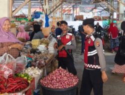 Patroli di Pasar Tanah Mira, Polisi Sapa Pedagang hingga Juru Parkir