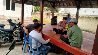 Bhabinkamtibmas Desa Kerumut Sambangi Warga, Ajak Masyarakat Jaga Kamtibmas dan Dukung Ketahanan Pangan