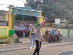 Cegah Kemacetan dan Jaga Keselamatan Pelajar, Bhabinkamtibmas Tanak Gadang Gelar Strong Point Pagi