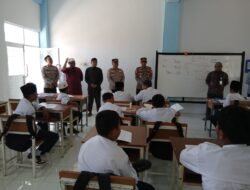 Cegah Perundungan Sejak Dini, Kapolsek Moyo Hulu Sambangi Pondok Pesantren Abu Khurairah Berikan Edukasi ke Santri