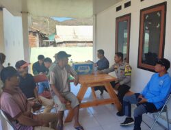 Dampingi Registrasi Ternak Warga, Bhabinkamtibmas Desa Batu Putih Pastikan Kegiatan Berjalan Aman dan Lancar