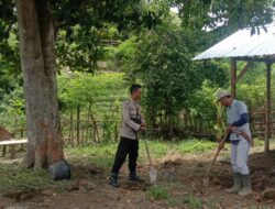 Dukung Ketahanan Pangan, Bhabinkamtibmas Rababaka Bantu Warga Kelola Lahan Peternakan Sapi