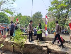 Sambut Kedatangan Kapal Pesiar Heritage Adventure, Polsek Labuan Badas Kawal Ketat Wisatawan Asing di Pantai Goa dan Dusun Pamulung