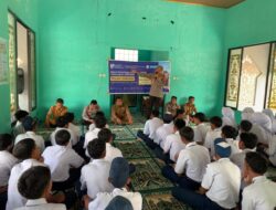 Kenalkan SMA Kemala Taruna Bhayangkara dan Edukasi Kamtibmas, Polsek Lape Sambangi SMPN 2 Lopok