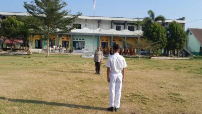 Tumbuhkan Sikap Disiplin dan Cegah Kenakalan Remaja, Kapolsek Alas Jadi Pembina Upacara Bendera di SMKN 1 Alas